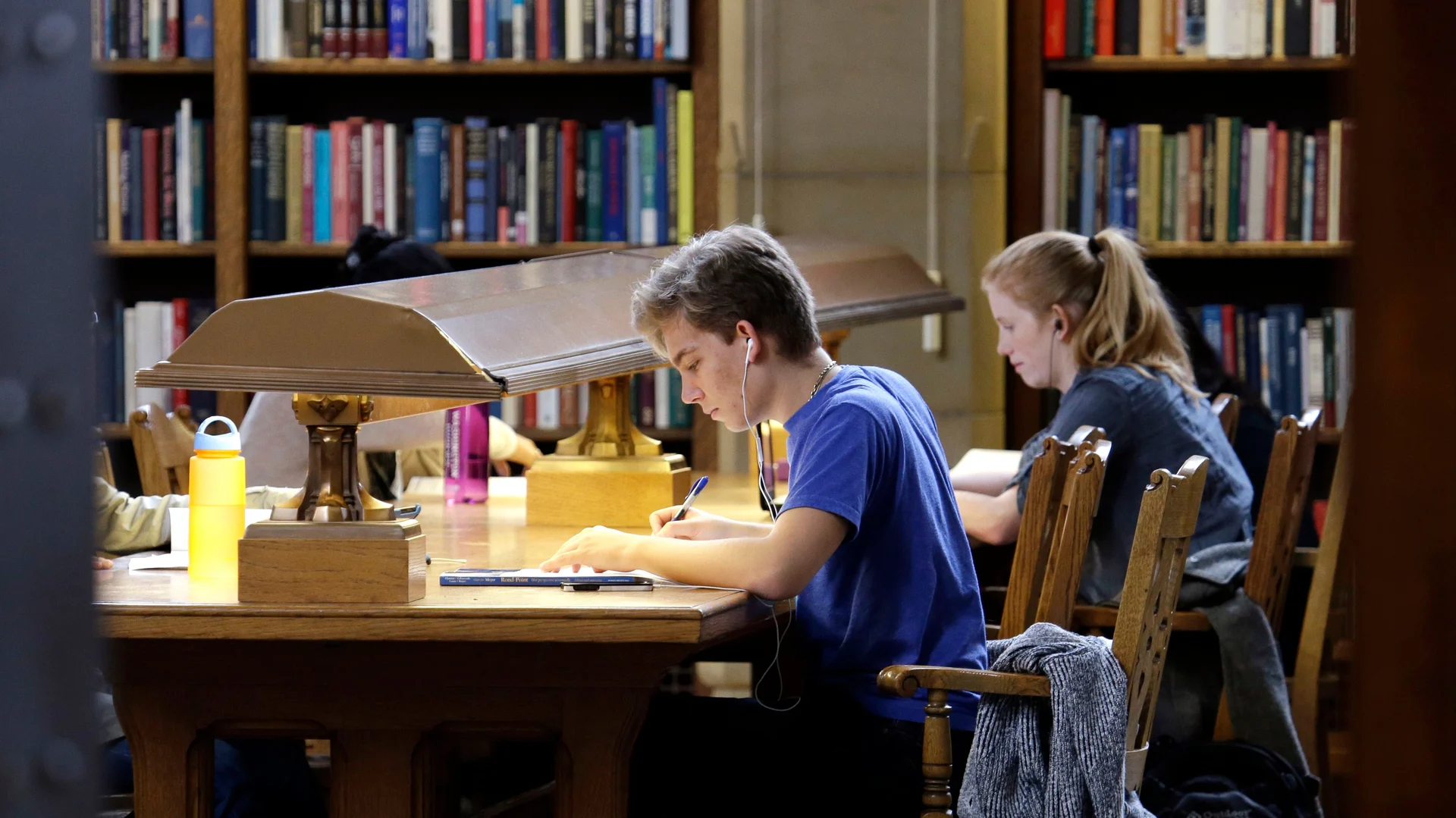 American college students say they would rather study with real books, not laptops